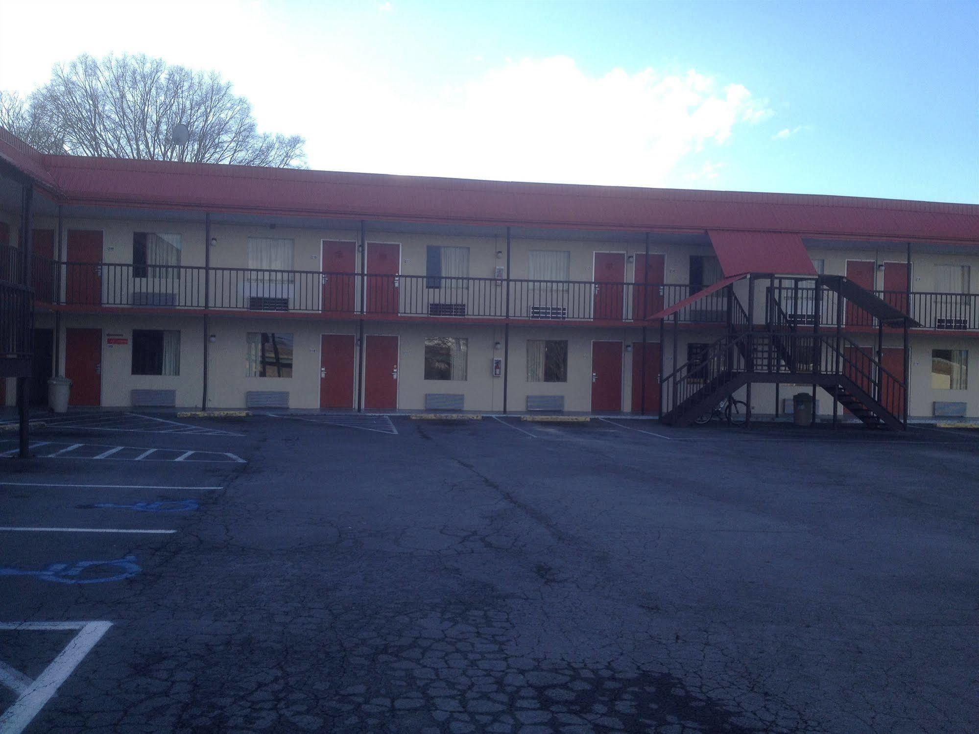 Executive Inn Calhoun Exterior photo