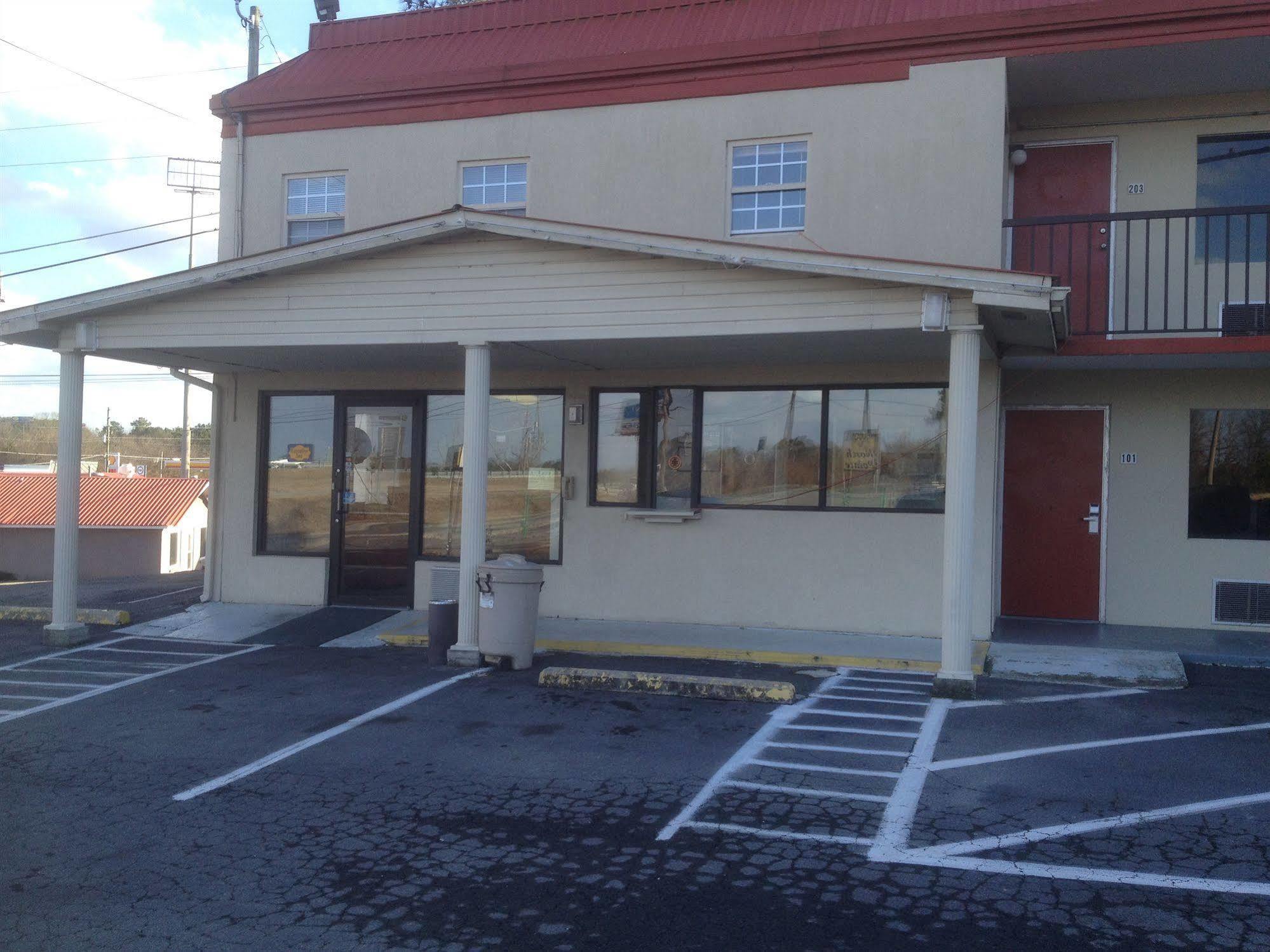 Executive Inn Calhoun Exterior photo