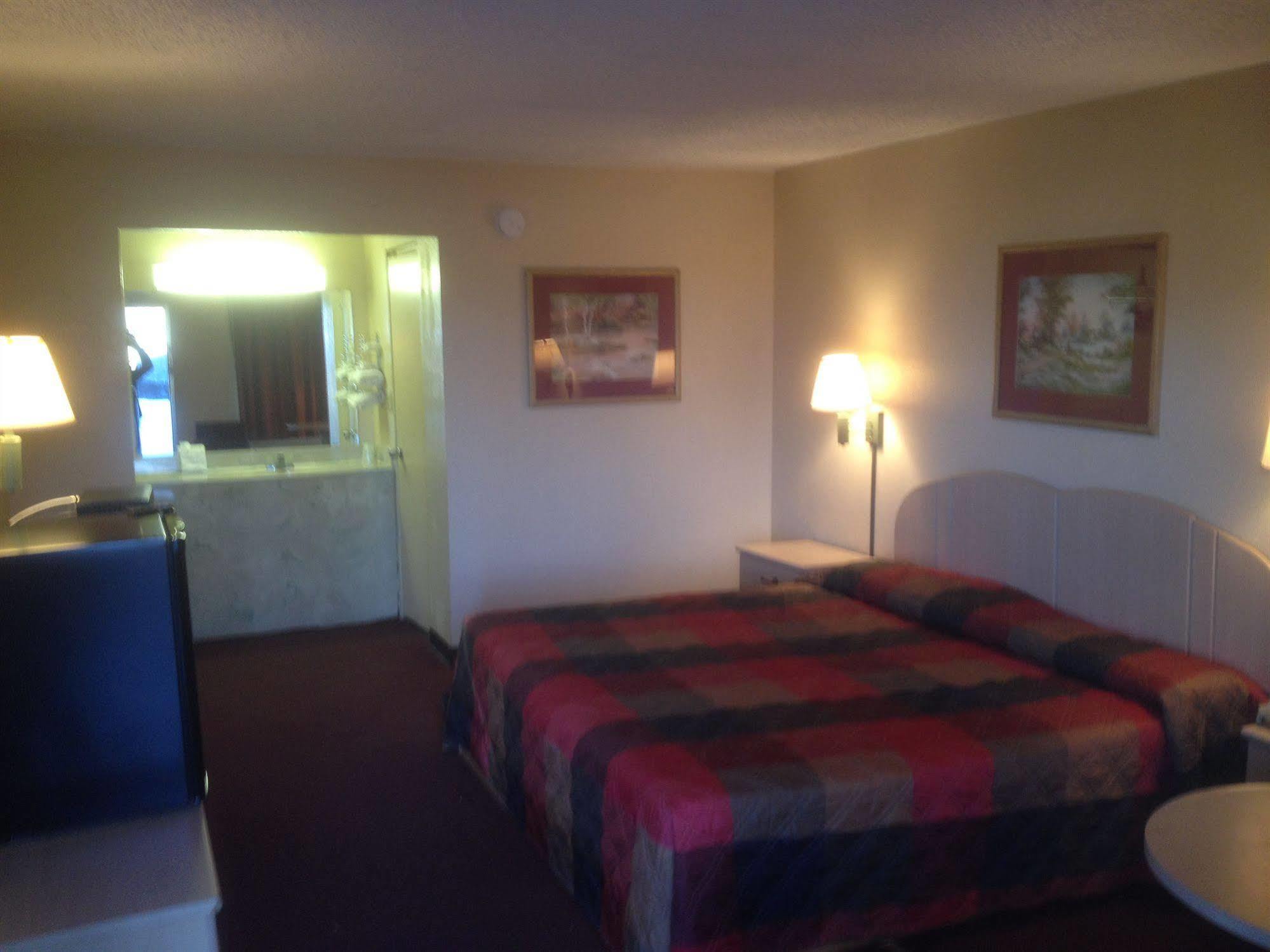 Executive Inn Calhoun Exterior photo